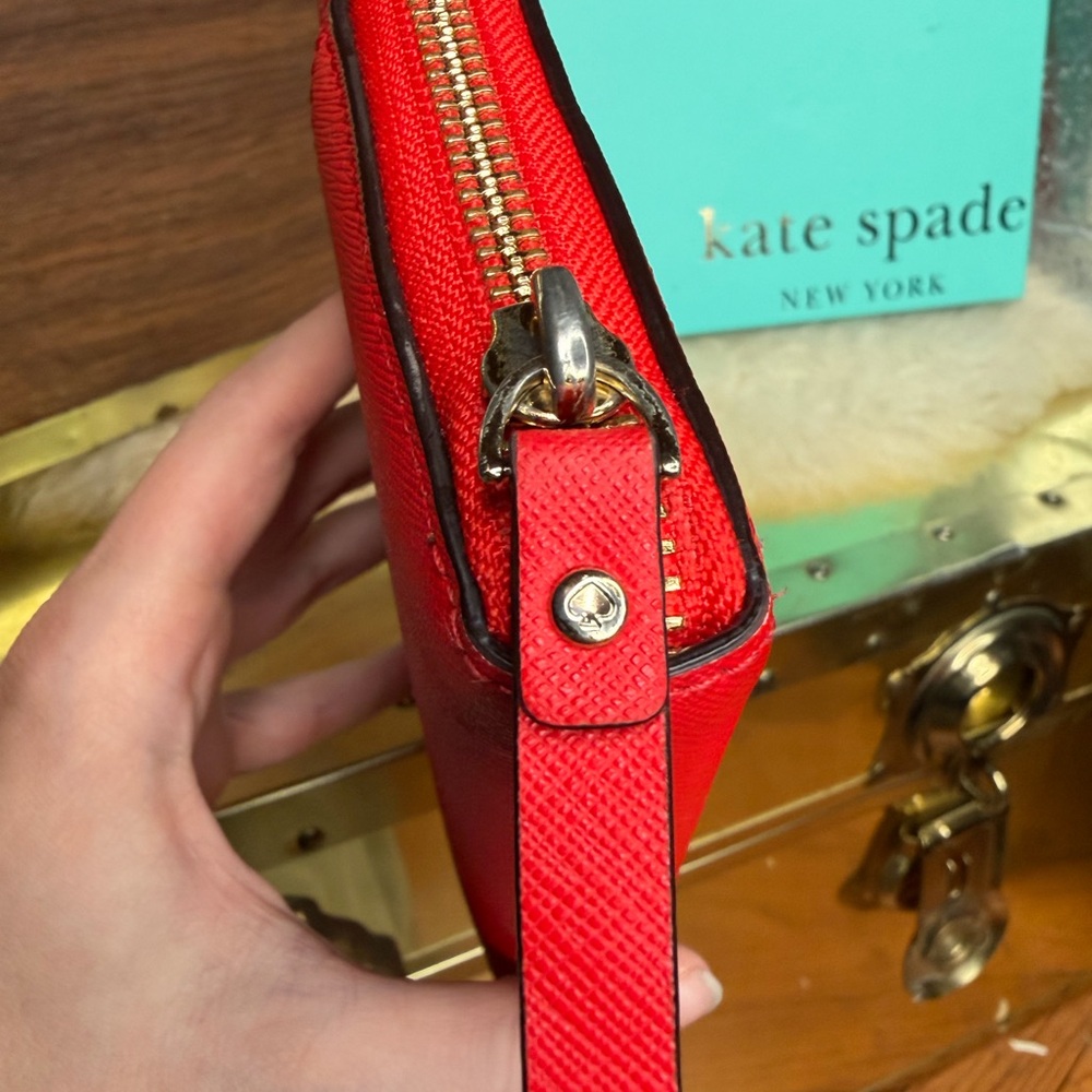 kate spade red zip-around wallet - Picture 5 of 11